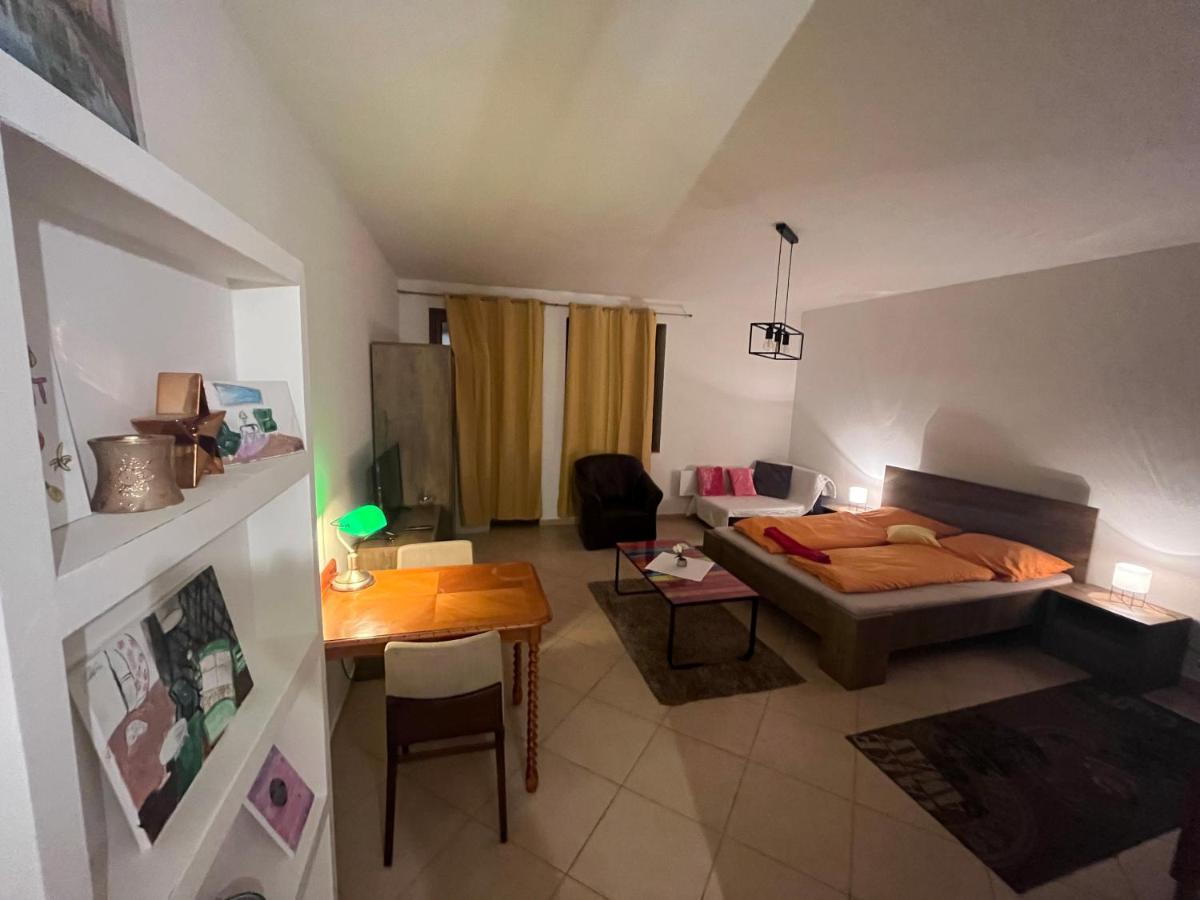 Komárno Monelly Apartman מראה חיצוני תמונה